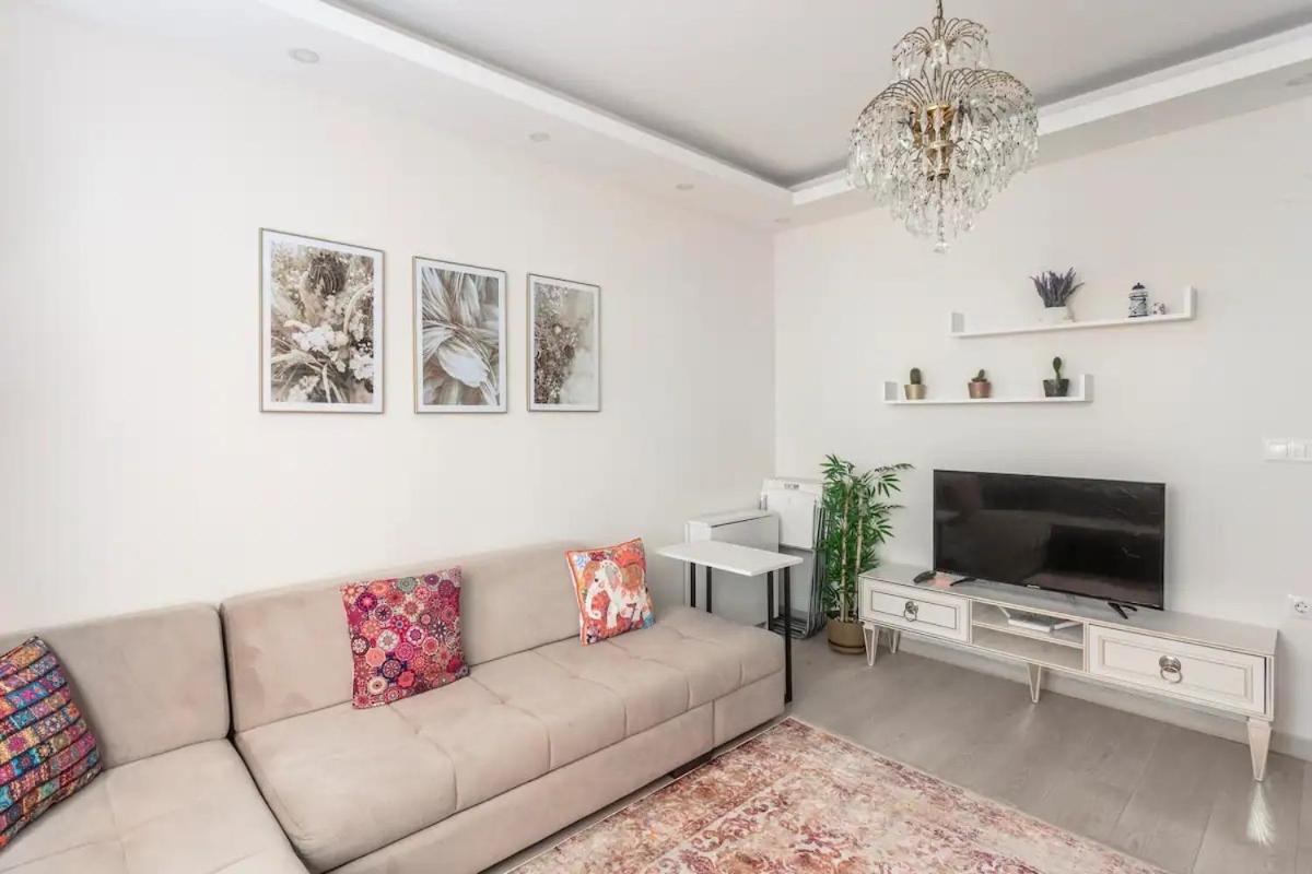 Istanbul'Un Merkezinde Cevahir Avm Karsisi 1+1 Yeni Ev Esterno foto